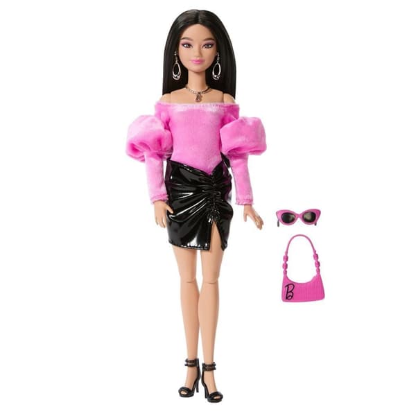 Barbie Deluxe Style modedocka, fluffig tröja och läderkjol