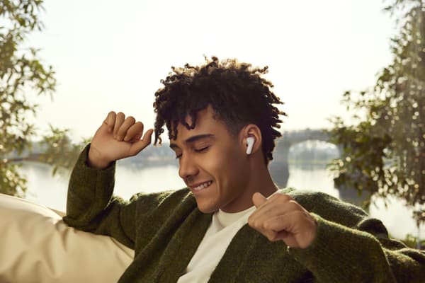 Oppo Enco Buds 3 Pro trådlösa öronsnäckor, vit