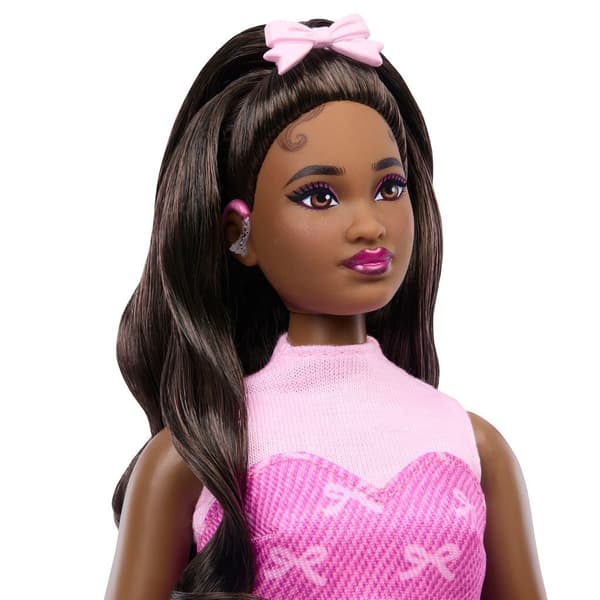Barbie Deluxe Style modedocka, rosa klänning