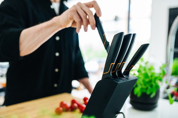 Fiskars Edge -knivställ + knivset, 5 delar