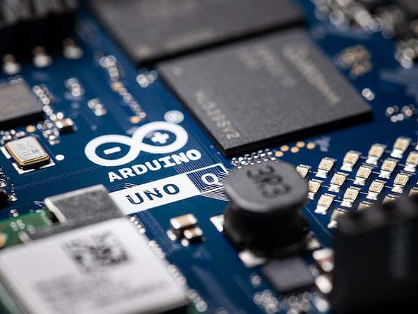 Arduino UNO Q 4G utvecklingskort