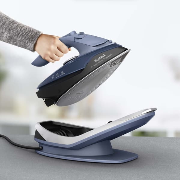 Tefal Freemove Power sladdlös ångstrykjärn