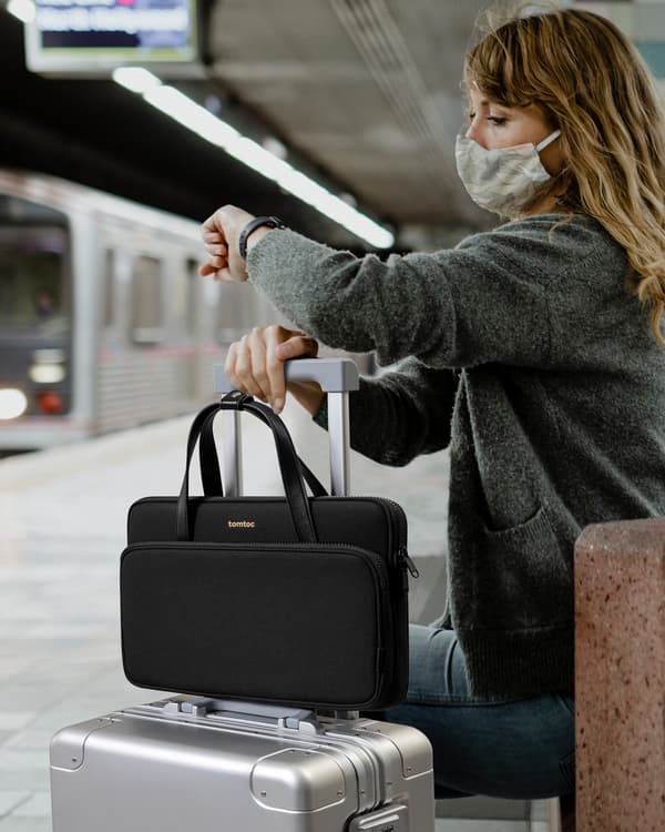 tomtoc Versatile A12 axelväska för bärbar dator, svart