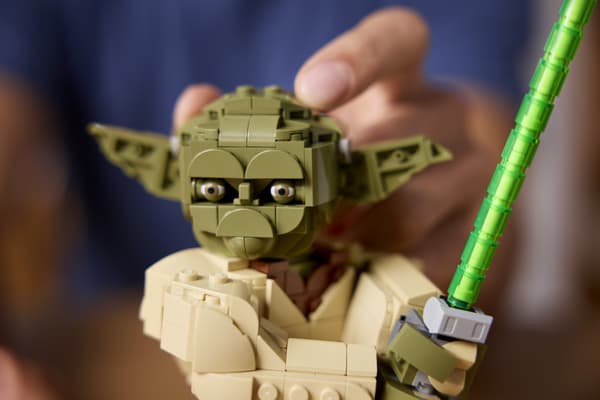 LEGO Star Wars 75438 - Yodas byst