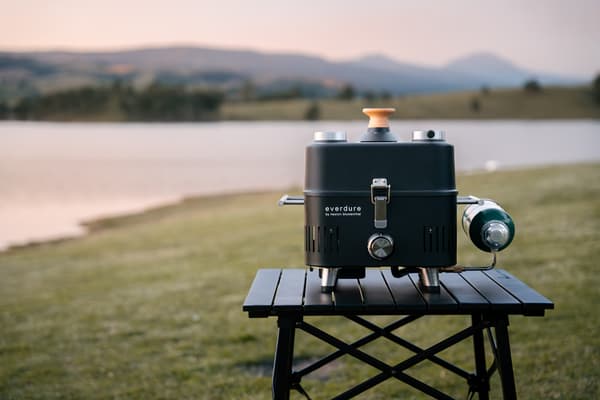 Everdure Cube Proflame 360 gasolportabelgrill, svart