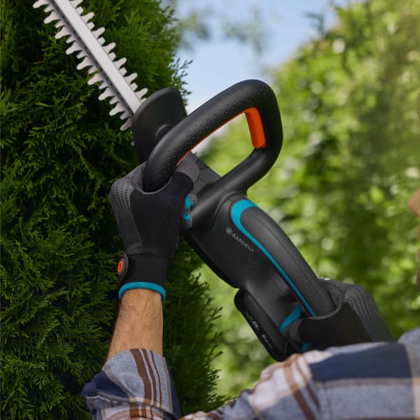 GARDENA EasyCut 55/18V batterihäcksax och batteri