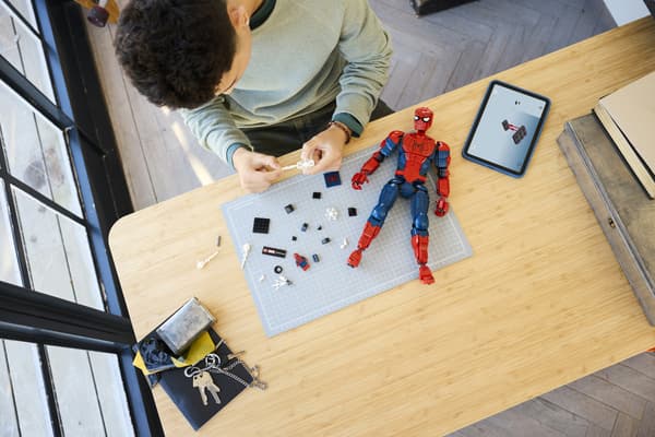 LEGO Marvel 76346 Spider-Mans hjältefigur