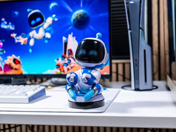 Cable Guys Astro Bot handkontrollställ