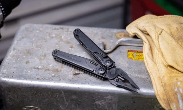 Leatherman Surge multifunktionsverktyg, svart