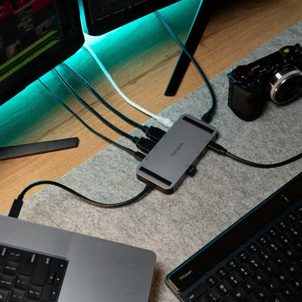 Targus USB4 Dual Video 140W Pass-Thru-docka / USB-hubb
