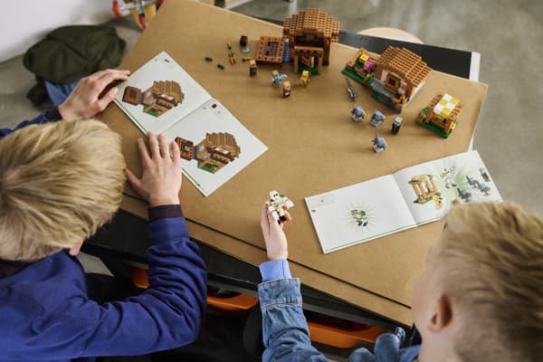 LEGO Minecraft 21596 - Angreppet på främlingbyn