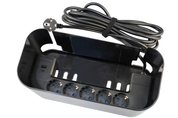 Fuj:tech 5-vägs grenuttag, 1 x USB-A + 1 x USB-C, svart