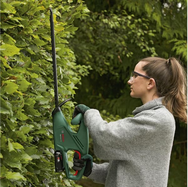 Bosch EasyHedgeCut 18-45 batterihäcksax, med 2,0 Ah batteri