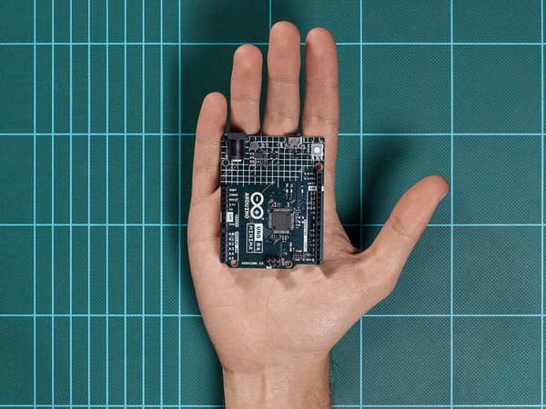 Arduino Uno Rev4 Minima utvecklingsplattform