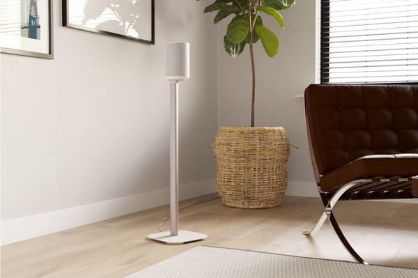 Vogel's SFS 4113 golvstativ för Sonos ERA 100-högtalare, vit