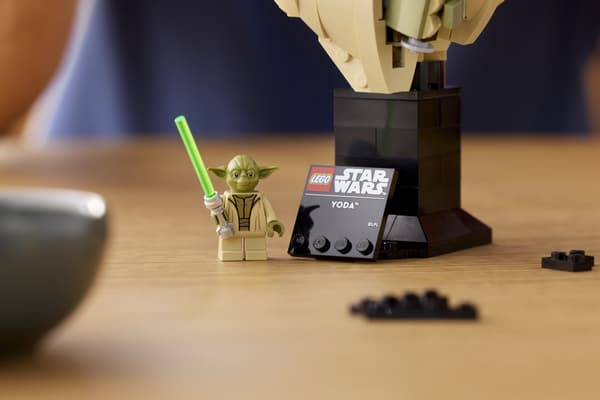 LEGO Star Wars 75438 - Yodas byst