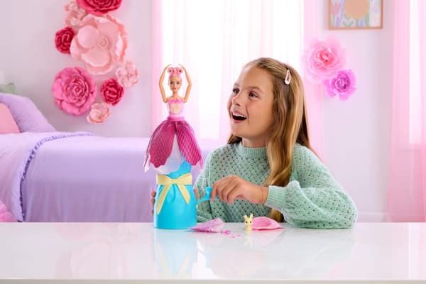 Barbie Flower Surprise modedocka, rosa