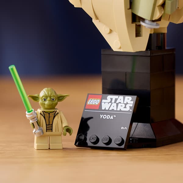 LEGO Star Wars 75438 - Yodas byst