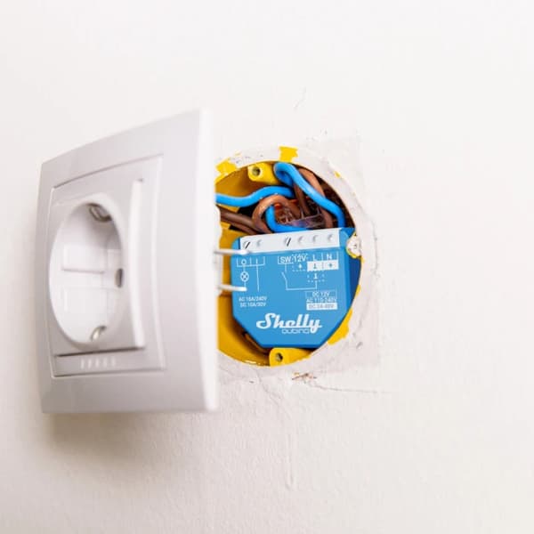 Shelly Qubino Wave 1 reläbrytare för Z-Wave-system.