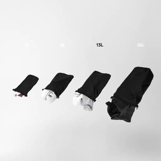 Db Essential Drybag 13L -vattentät påse, black out