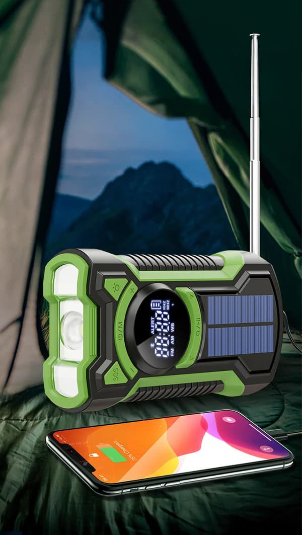 Xtorm Just in Case 5000 mAh nödradio med solpanel, svart/orange