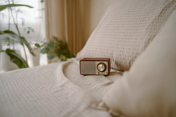 Sangean WR-7 Plus FM-radio med Bluetooth, valnöt