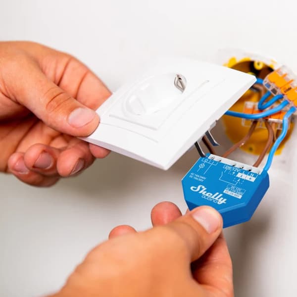 Shelly Qubino Wave 1 reläbrytare för Z-Wave-system.