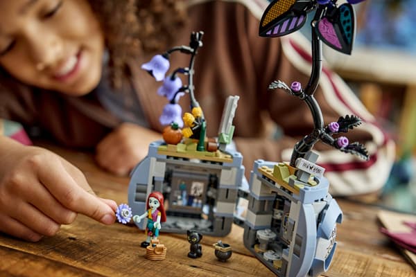 LEGO Disney Classic 43288 Sallys blomkruka