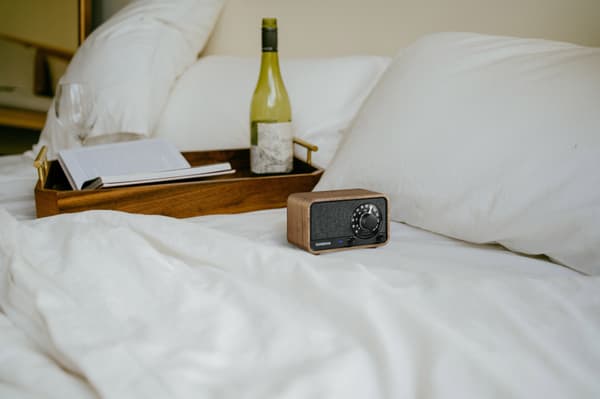 Sangean WR-8 FM-radio med Bluetooth, valnöt