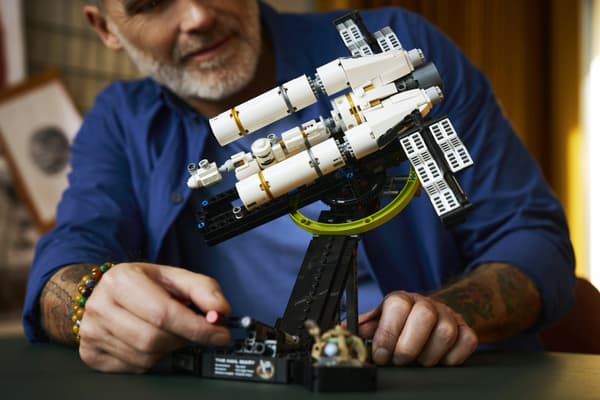 LEGO Icons 11389 Operation Ave Maria