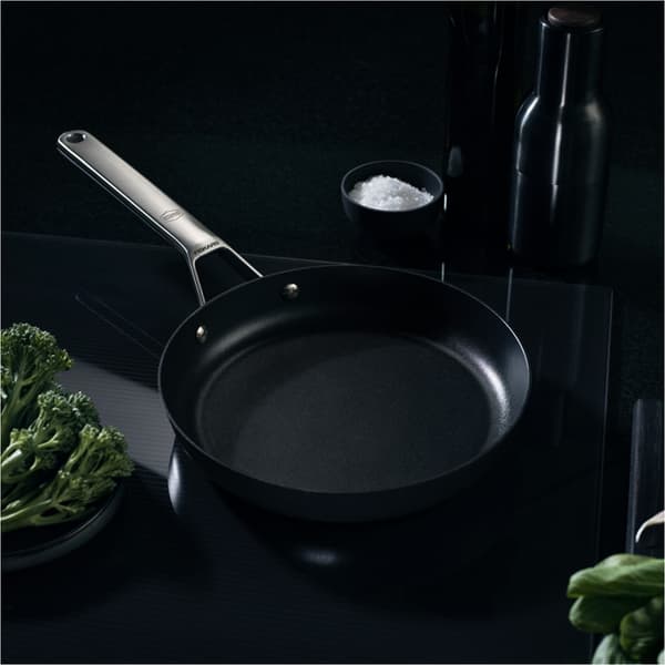 Fiskars Taiten OH stekpanna, 24 cm