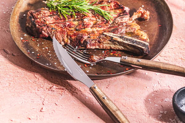 Arcos forest steakkniv i ljus trä