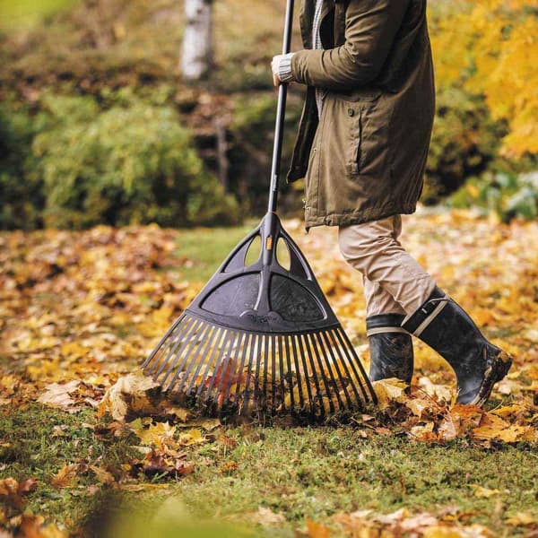Fiskars Solid XL Lehtiharava 65 cm
