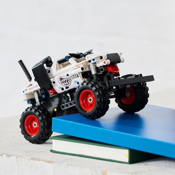 LEGO Technic monster truck moottorilla