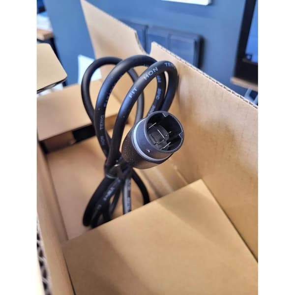 Yamaha 36v 500w sort batterilader