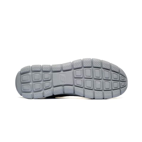Skechers track broader sneakers sort