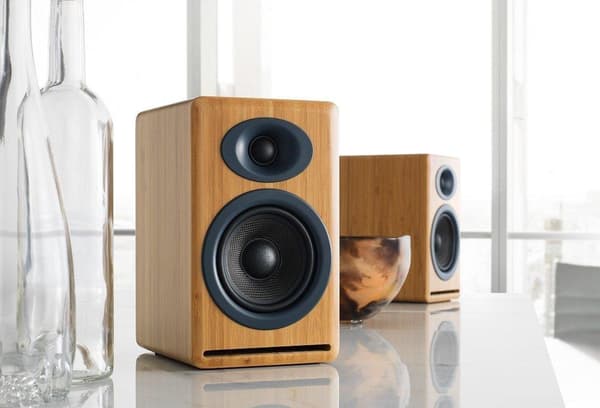 Audioengine P4 högtalare i bambu