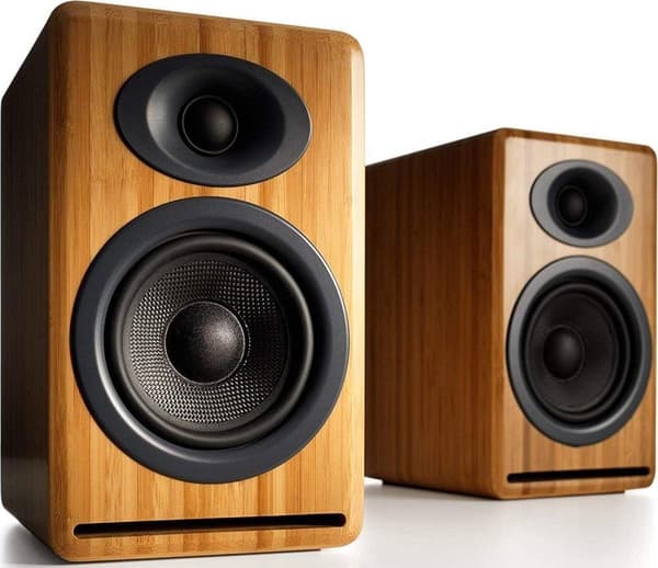 Audioengine P4 högtalare i bambu