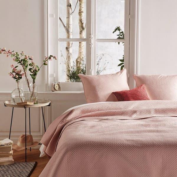 Atmosphera sengetæppe i rosa pastelfarve