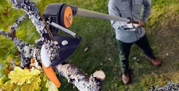 Fiskars UPX86 teleskooppinen puutarhasakset 32mm