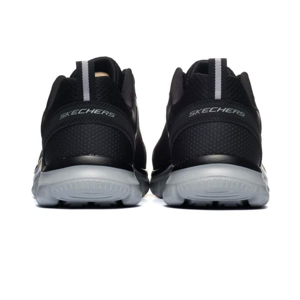 Skechers track broader sneakers sort