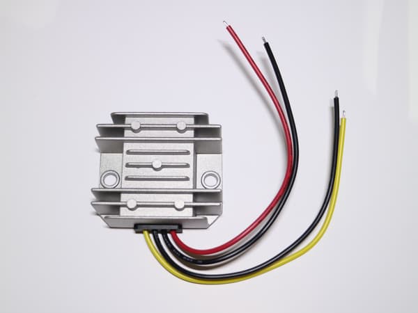 Volt Converter 24v DC blir 12v DC 5A