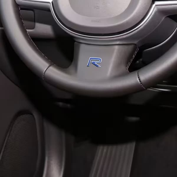 Emblem R-Design blå-silver 2,3x1,6cm 1-pack till Volvo