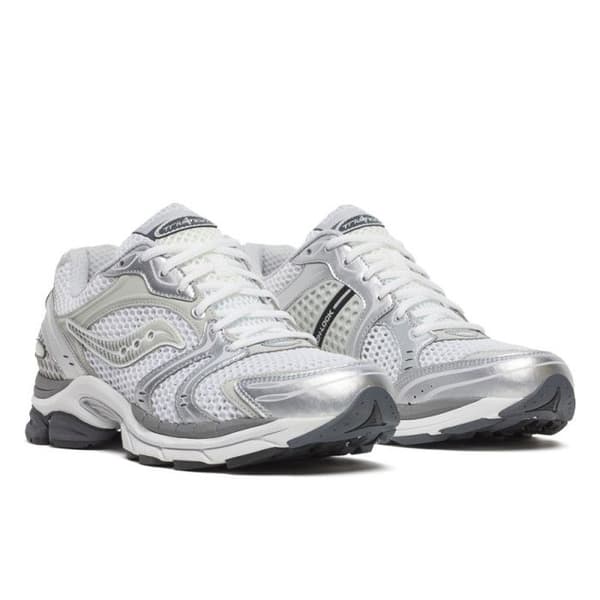 Vita och Silver Saucony PROGRID TRIUMPH 4