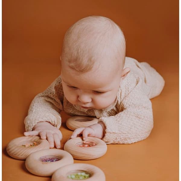 Sensorisk donut i trä Tomat - PETIT BOUM - Rosa - Trä / Plast