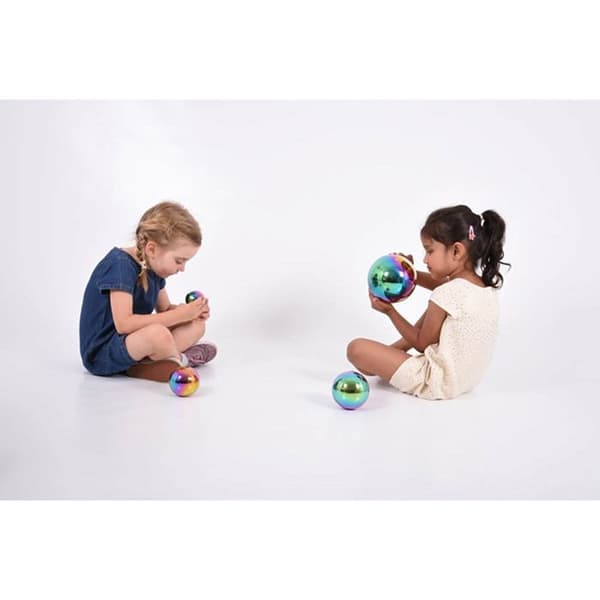 Set med 4 reflekterande och sensoriska bollar Regnbåge - TICKIT