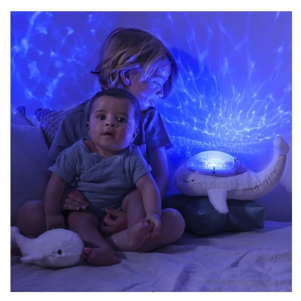 Tranquil Whale Family - Vit