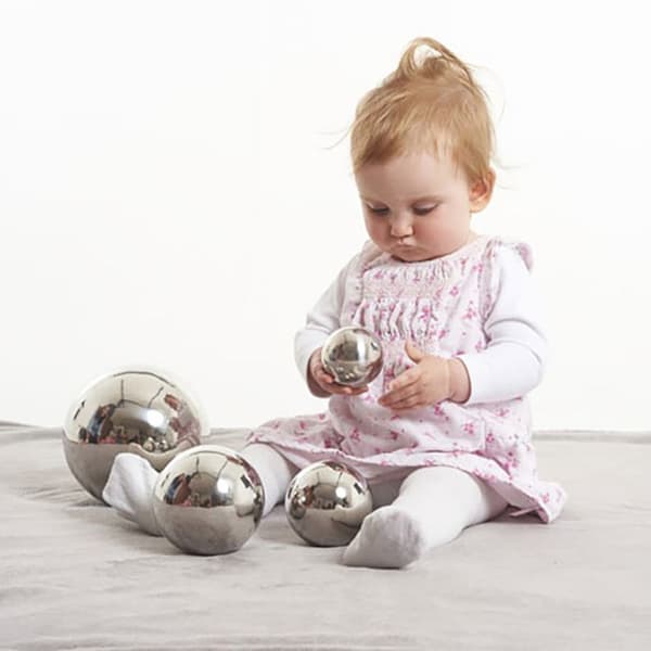 Set med 4 reflekterande och sensoriska bollar Silver - TICKIT