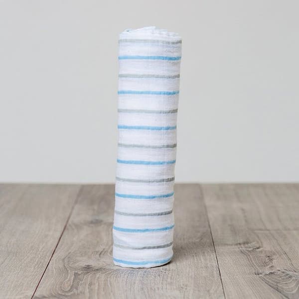 Lulujo - Muslin swaddle - Blå ränder - ELEMENT FÖR BARN