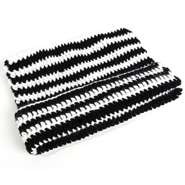 Playful Devil strikket hat Black+White